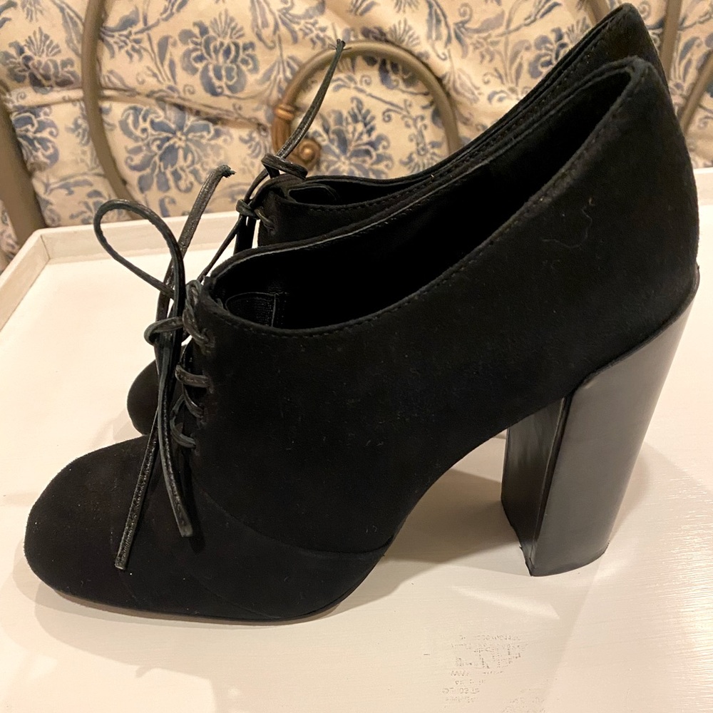 Tory Burch 10 1/2 suede block heel shoe